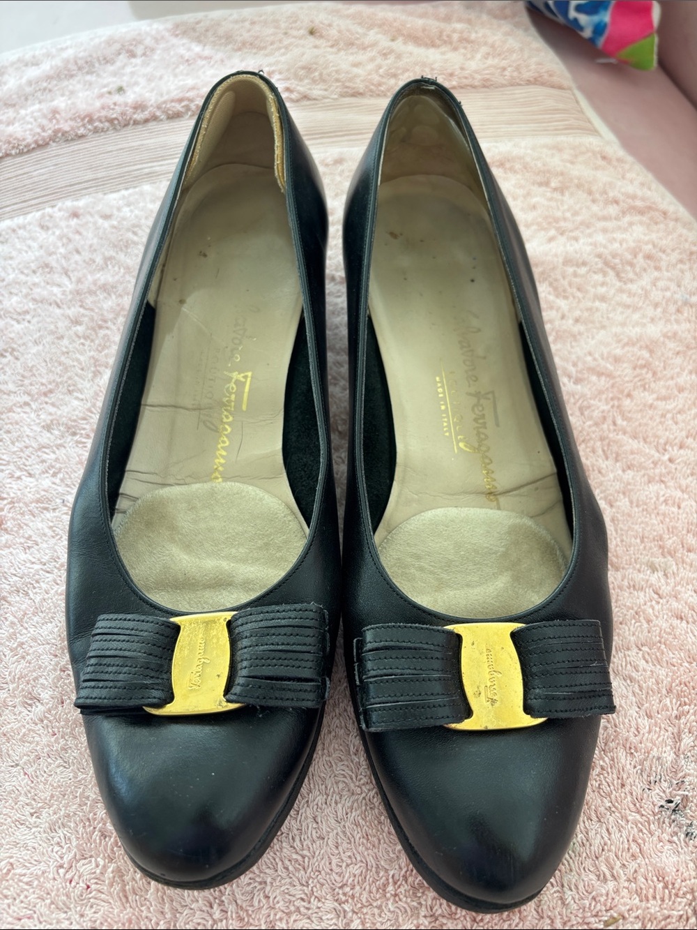 Salvatore Ferragamo Black Leather Vara leather Bow pump RARE
